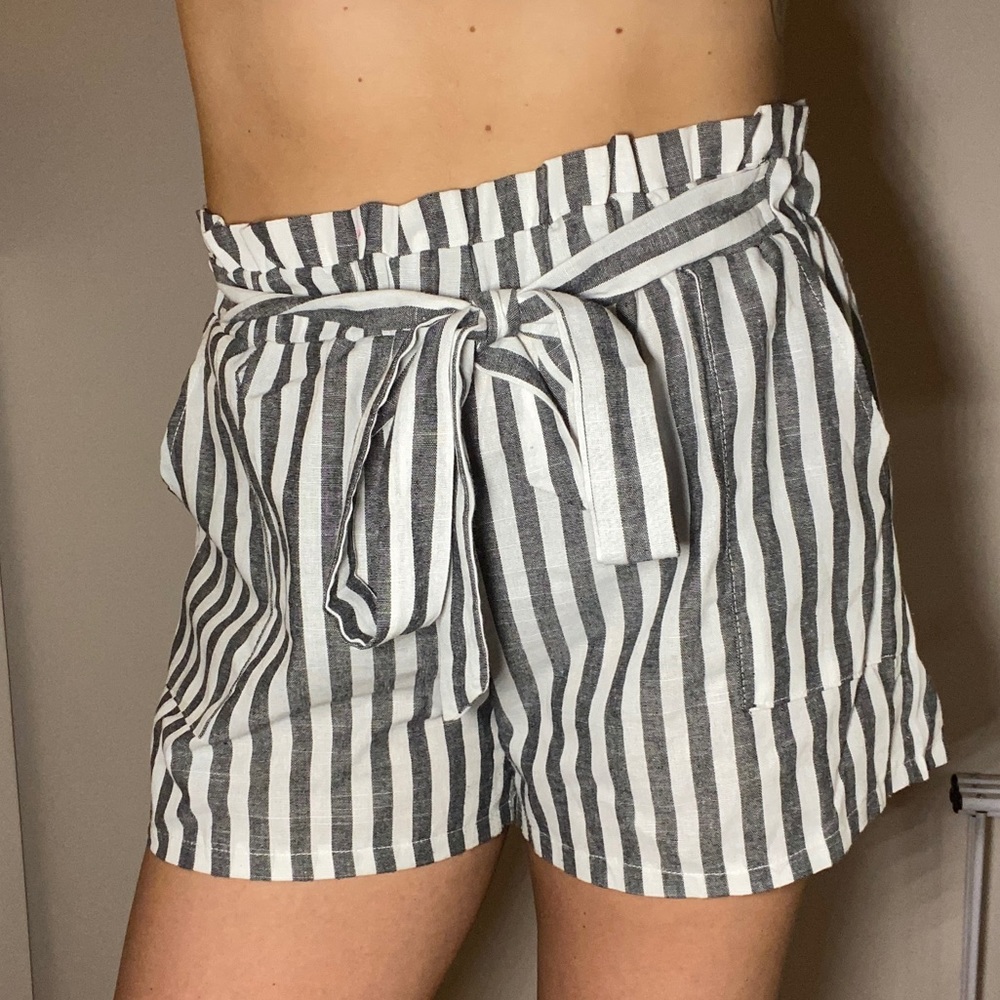 Gray & White Linen Paper Bag Short | Women’s L/8-10 | Shein | New